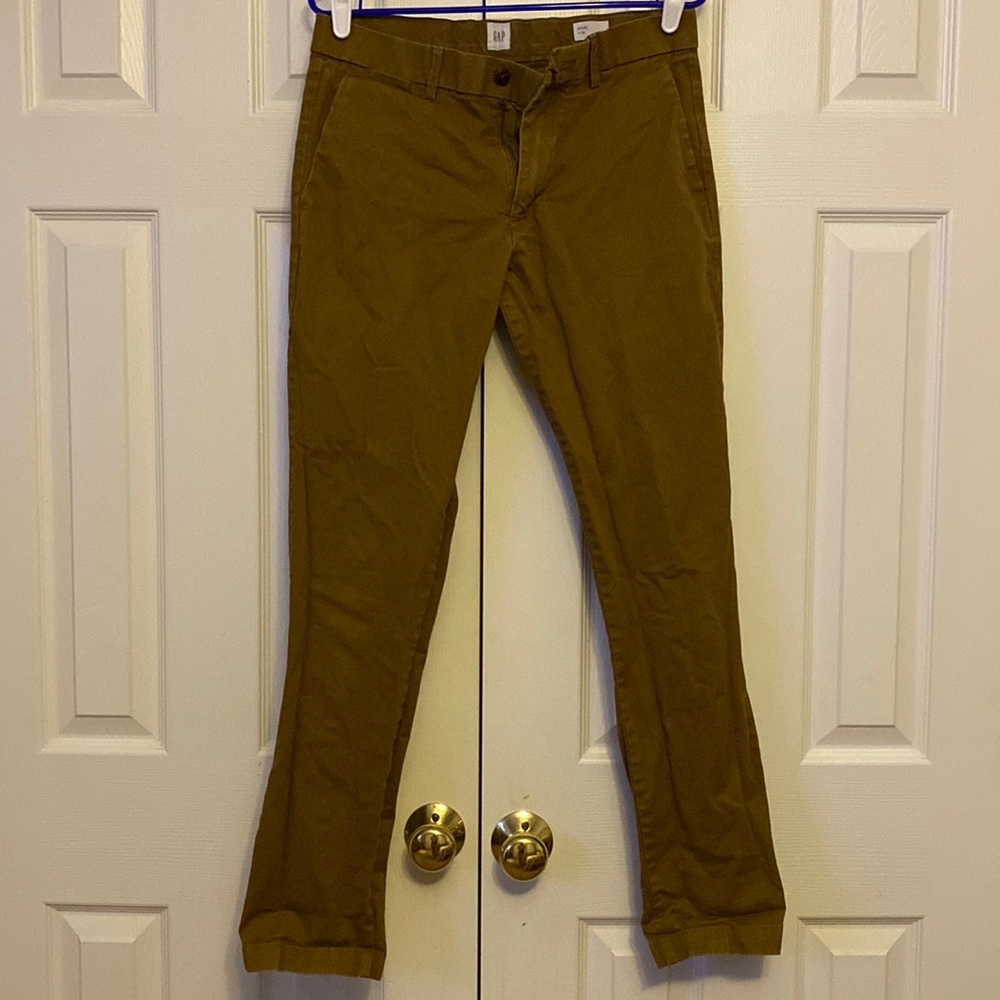 Men Gap Khakis pants in great condition size 31x32 Slim Tan